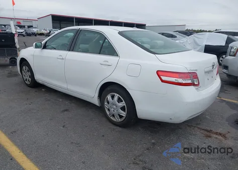 2010 Toyota Camry z USA, uszkodzony, nr VIN 4T1BF3EK5AU537326